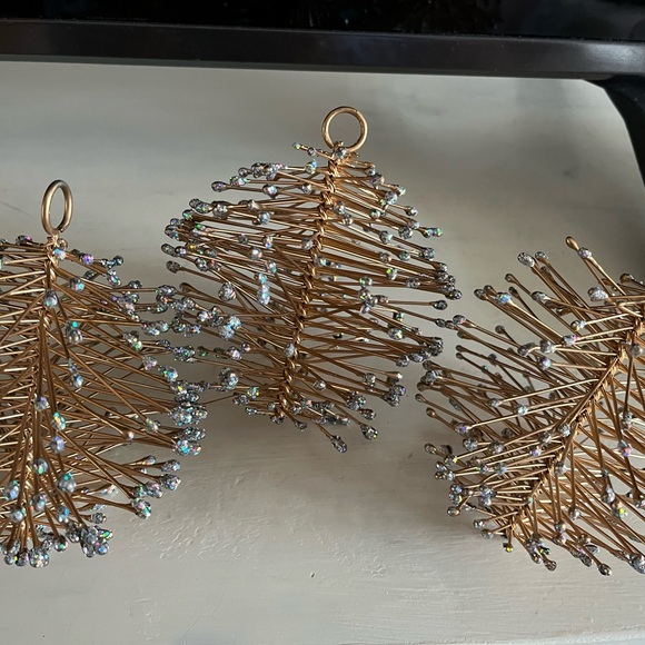 Set of 3 gold pine cones wire pinecone with glittery ends winter decor ornaments - Picture 5 of 8